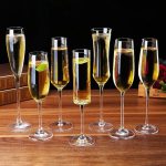 CHỌN LY UỐNGCHAMPAGNE THẾ NÀO CHO PHÙ HỢP?